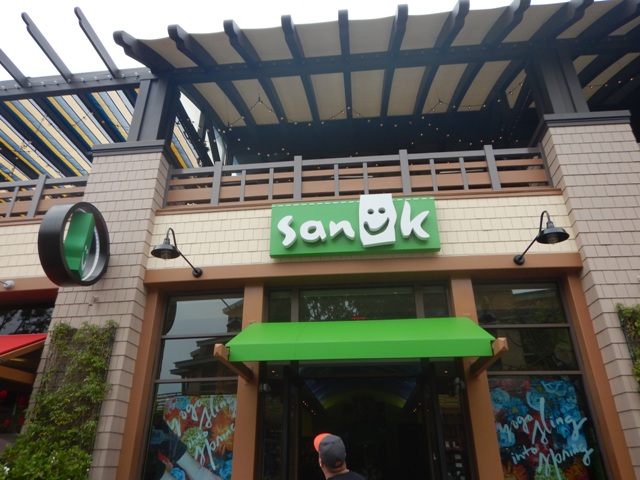 downtown disney sanuk